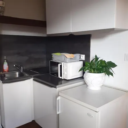 2 A Apartment *