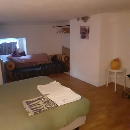 Apartment 2 A *